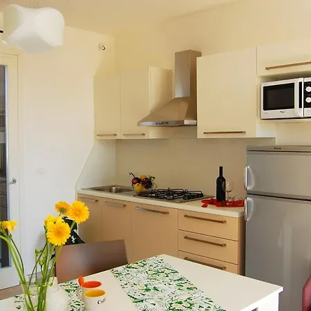 Apartment With Swimming Pool And Garden - Beahost