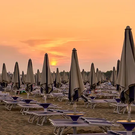 Apartment With Swimming Pool And Garden - Beahost Bibione