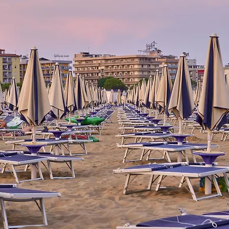 With Swimming Pool And Garden - Beahost Bibione